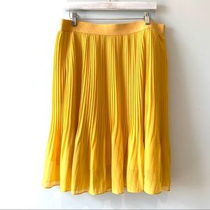 A New Day Pleated Skirt Size L Yellow